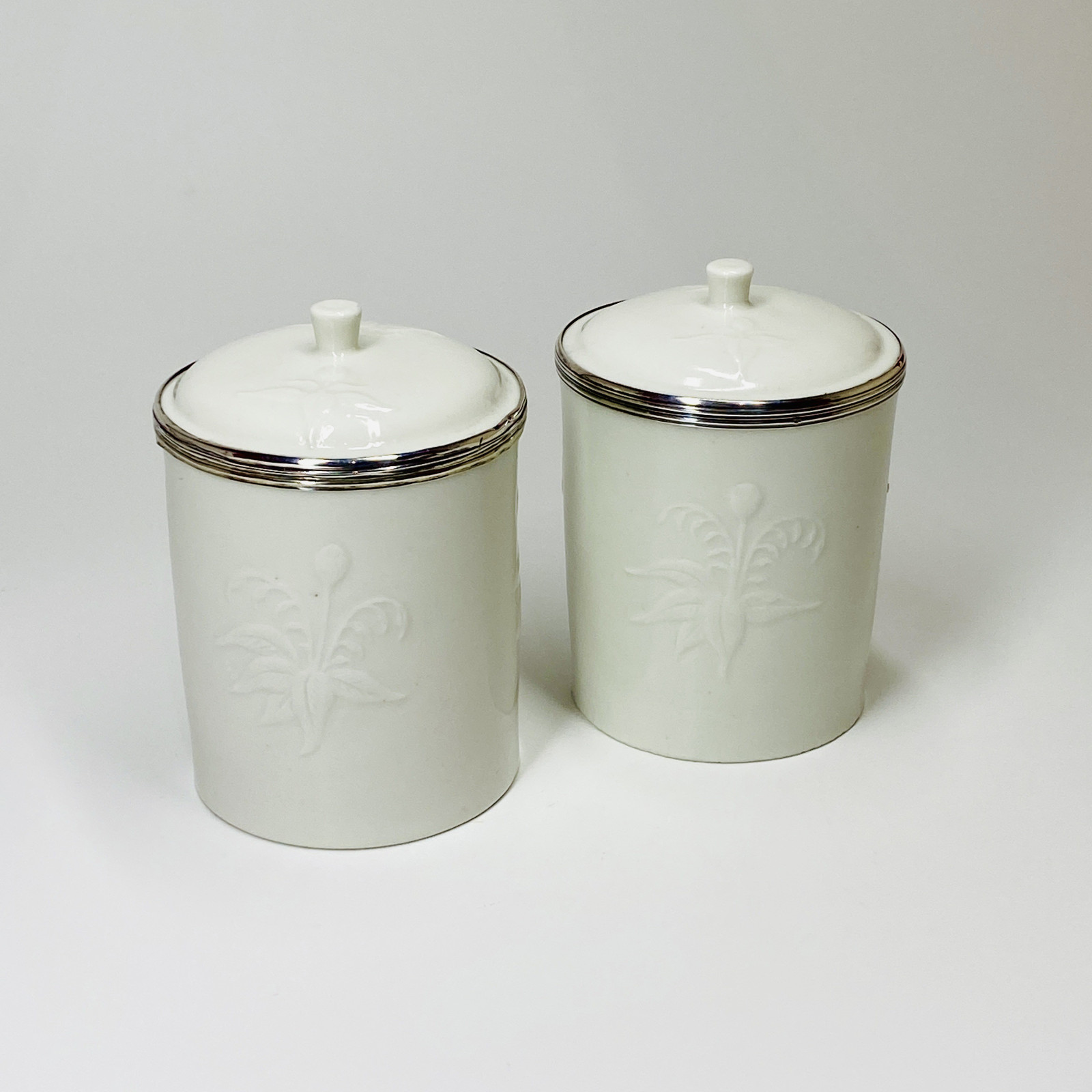 Saint-Cloud - Pair of ointment jars - Eighteenth century