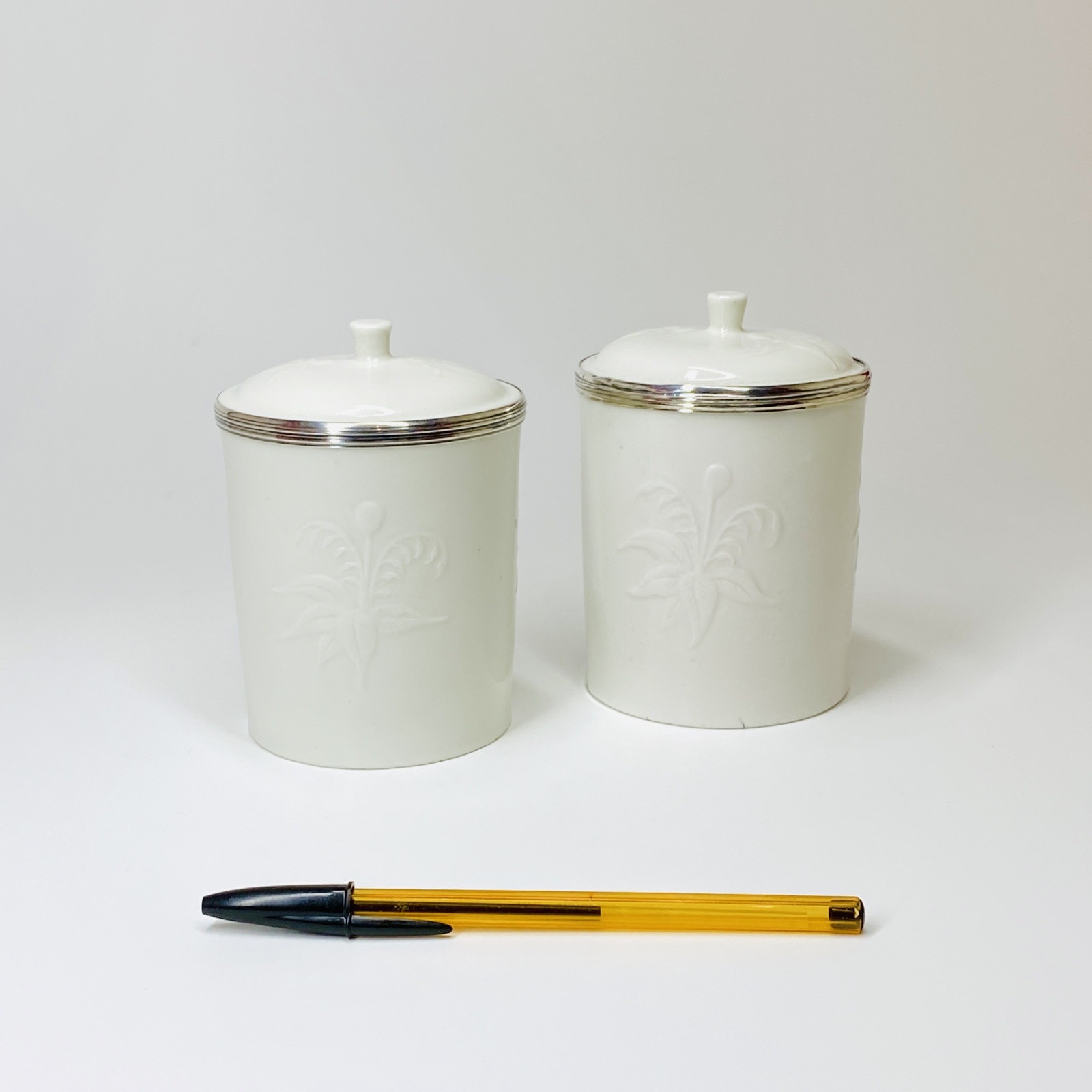 Saint-Cloud - Pair of ointment jars - Eighteenth century