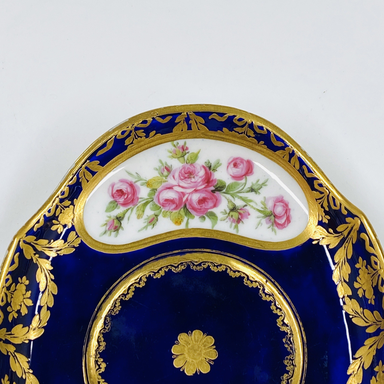 Écuelle à bouillon en porcelaine tendre de Sèvres - XVIIIe siècle