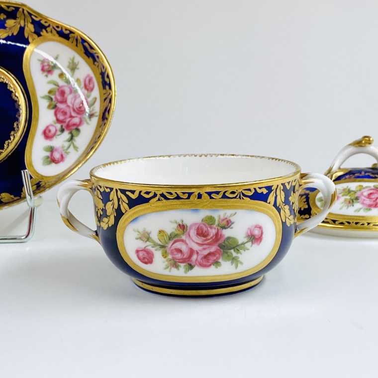 Écuelle à bouillon en porcelaine tendre de Sèvres - XVIIIe siècle