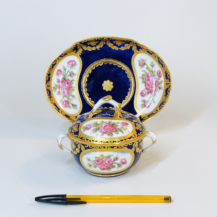 Écuelle à bouillon en porcelaine tendre de Sèvres - XVIIIe siècle