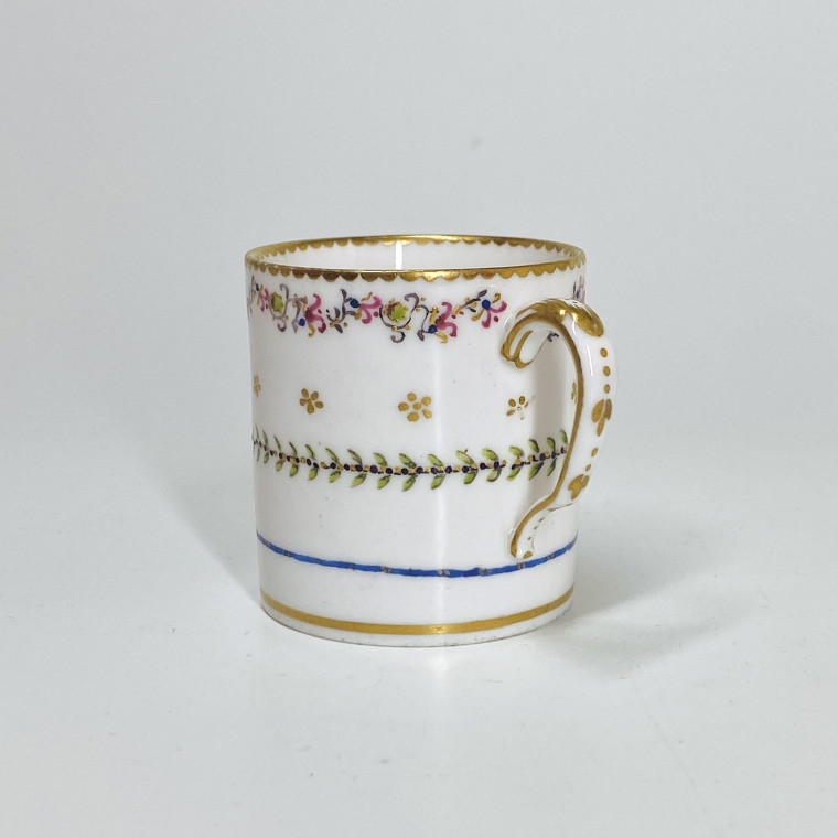 Tasse en porcelaine tendre de Sèvres - XVIIIe siècle