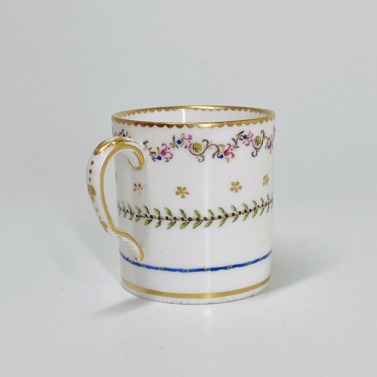 Tasse en porcelaine tendre de Sèvres - XVIIIe siècle