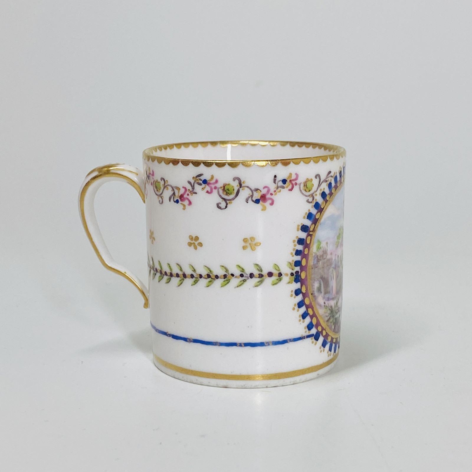 Tasse en porcelaine tendre de Sèvres - XVIIIe siècle
