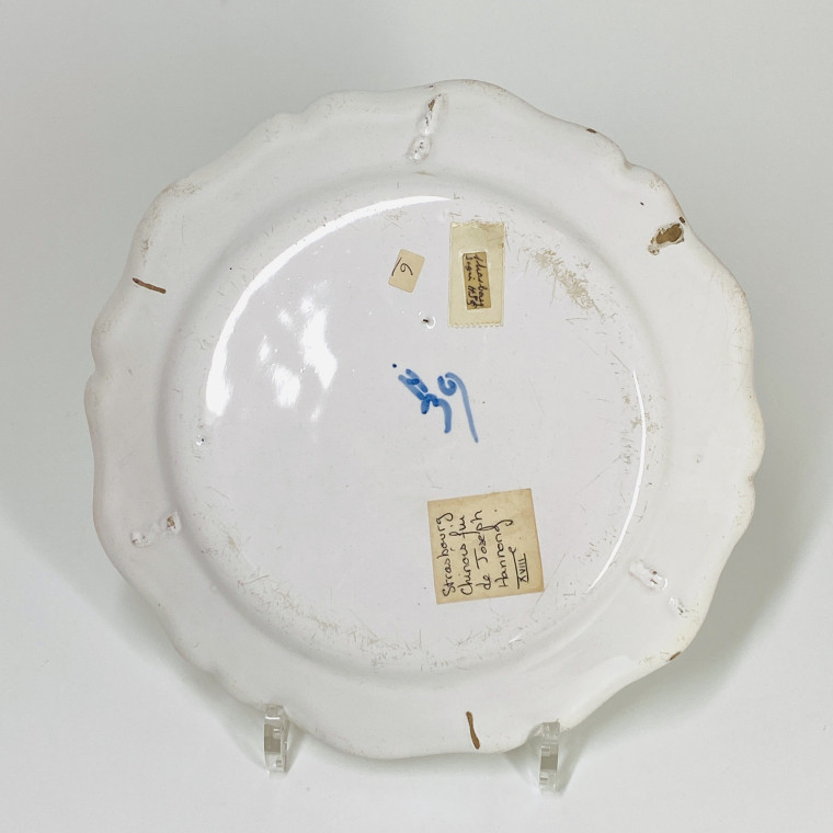 Assiette en faïence à décor au chinois de Strasbourg - XVIIIe siècle