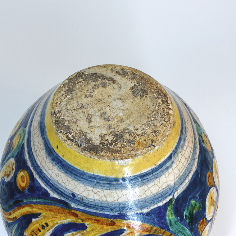 Caltagirone (Sicile) - Vase boule à décor floral - XVIIIe siècle