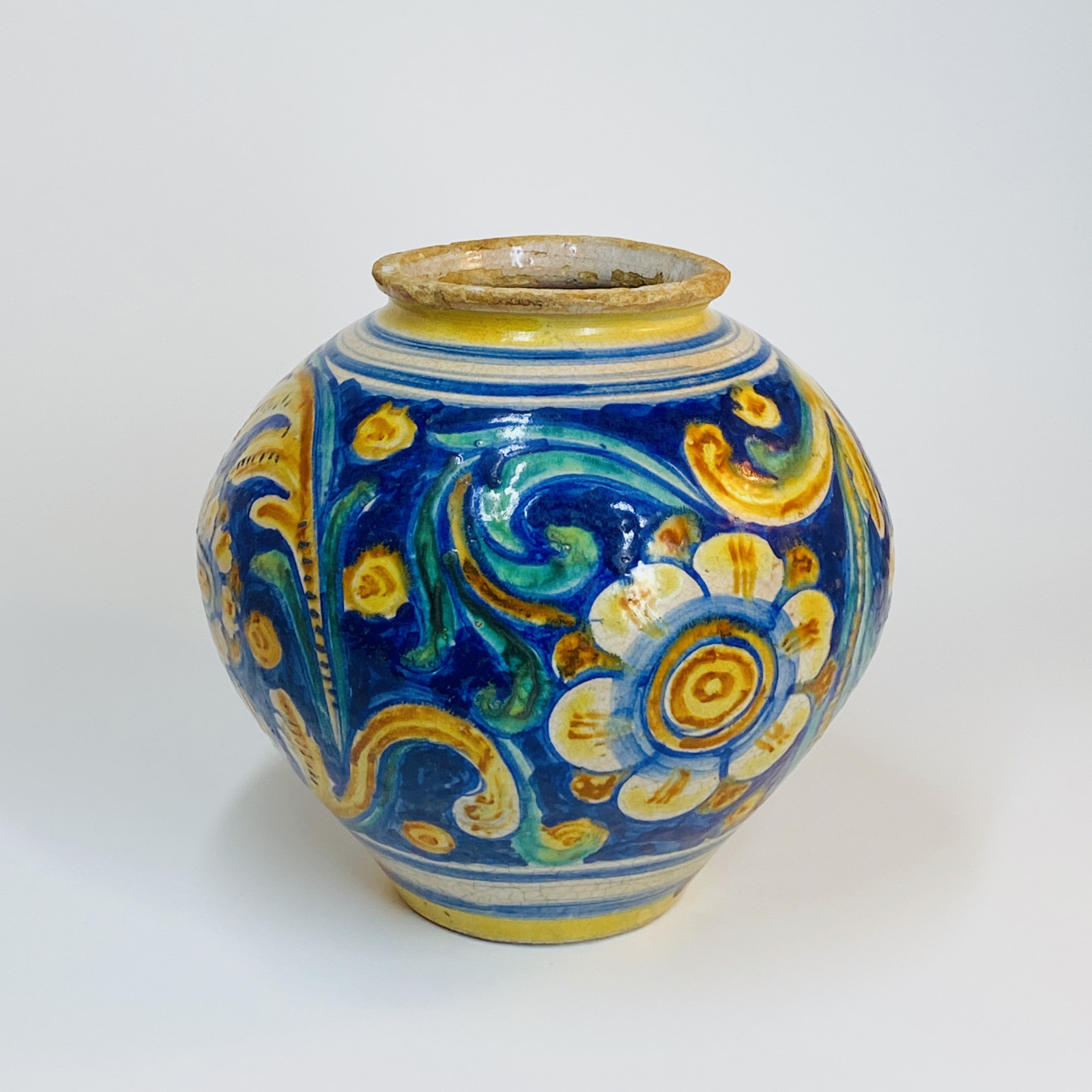 Caltagirone (Sicile) - Vase boule à décor floral - XVIIIe siècle