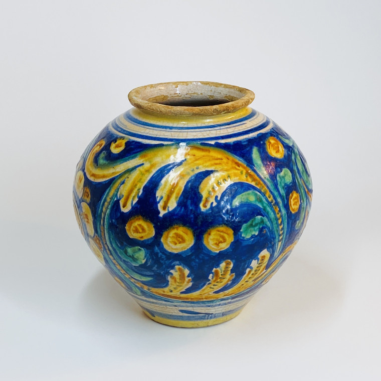 Caltagirone (Sicile) - Vase boule à décor floral - XVIIIe siècle