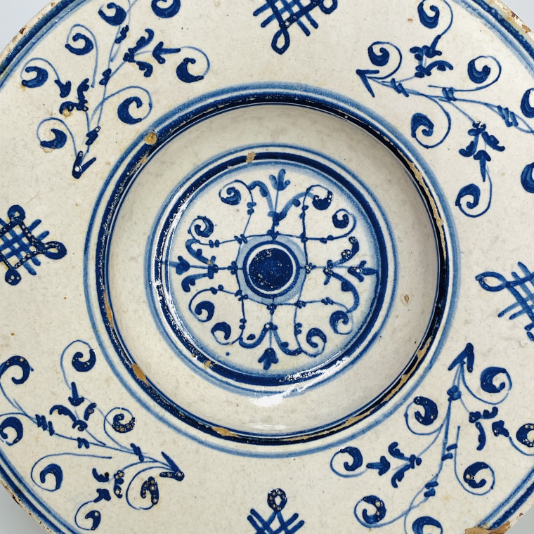 Tondino in majolica from Faenza or Duchy of Urbino - Sisteenth century