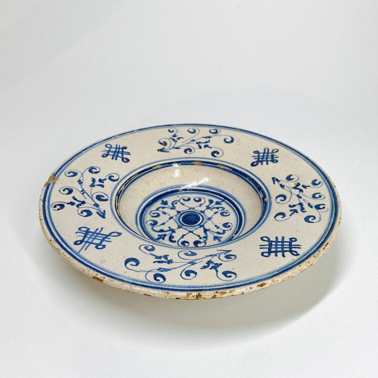 Tondino in majolica from Faenza or Duchy of Urbino - Sisteenth century