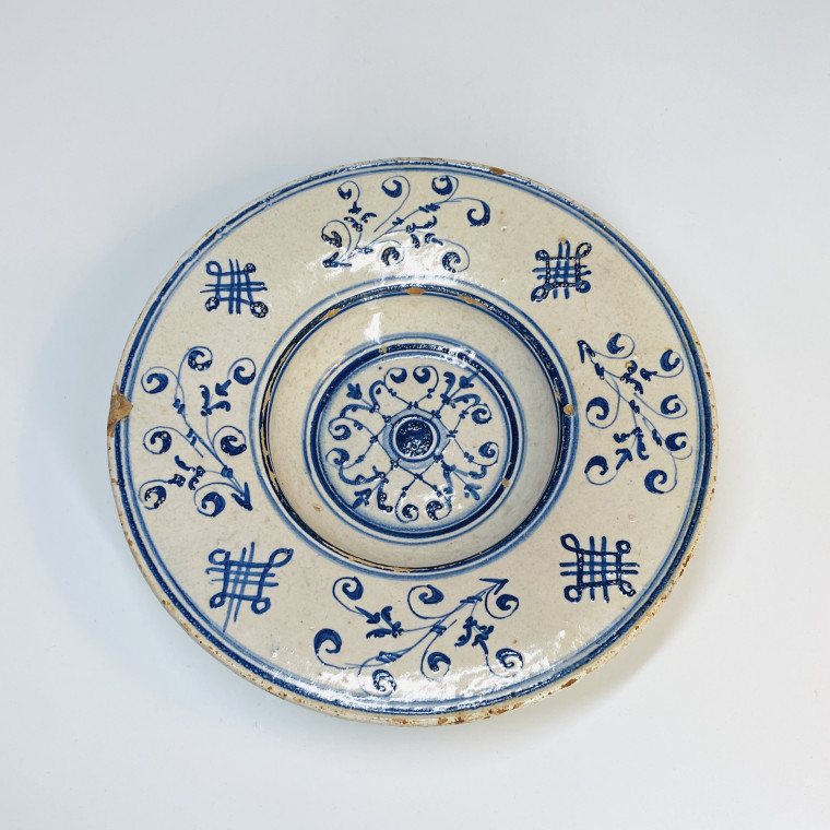 Tondino in majolica from Faenza or Duchy of Urbino - Sisteenth century