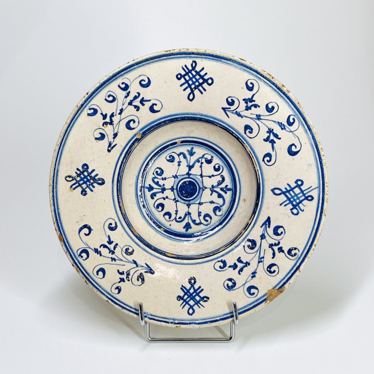 Tondino in majolica from Faenza or Duchy of Urbino - Sisteenth century