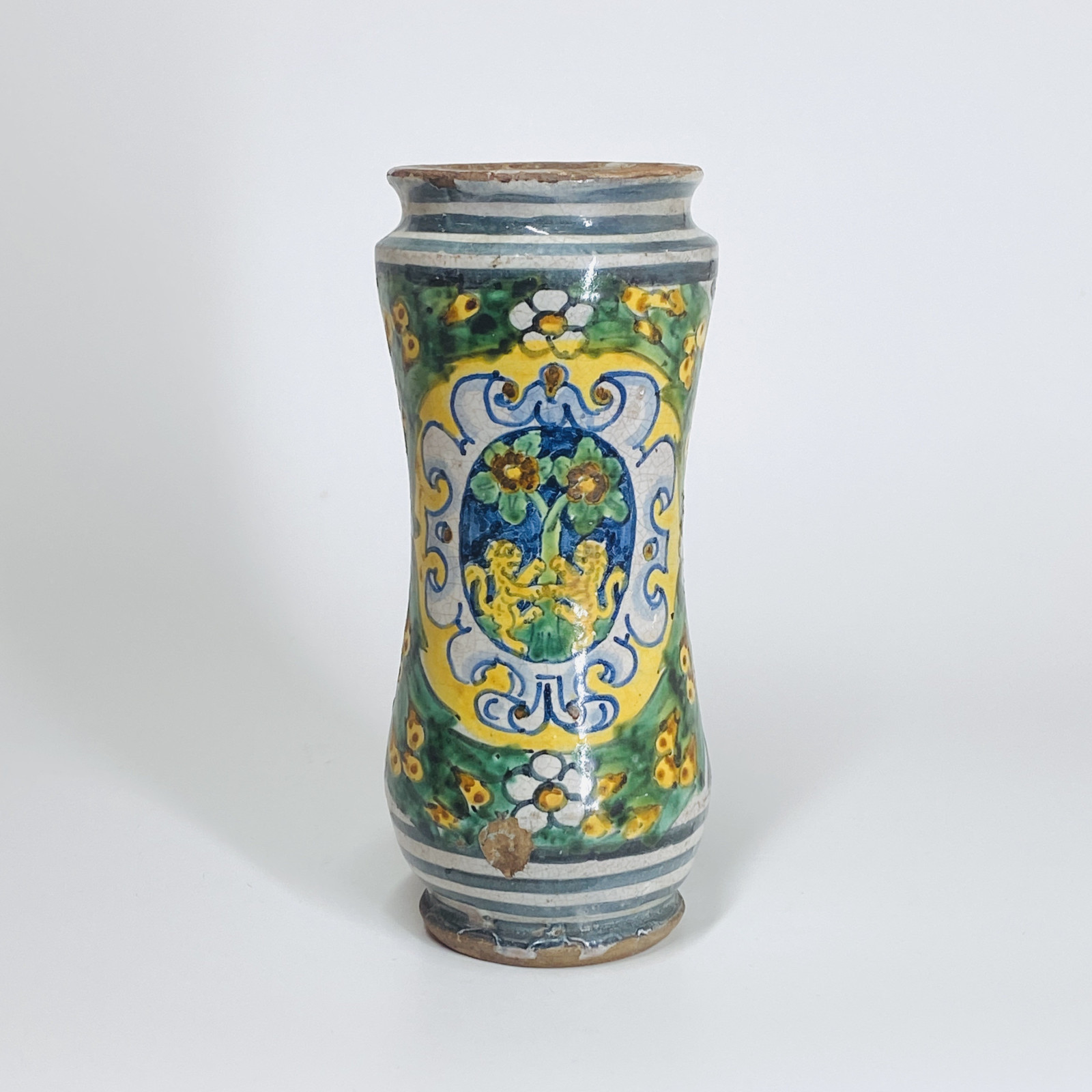 Trapani (Sicile) - Albarello en majolique à décor d'une armoirie - XVIIe siècle