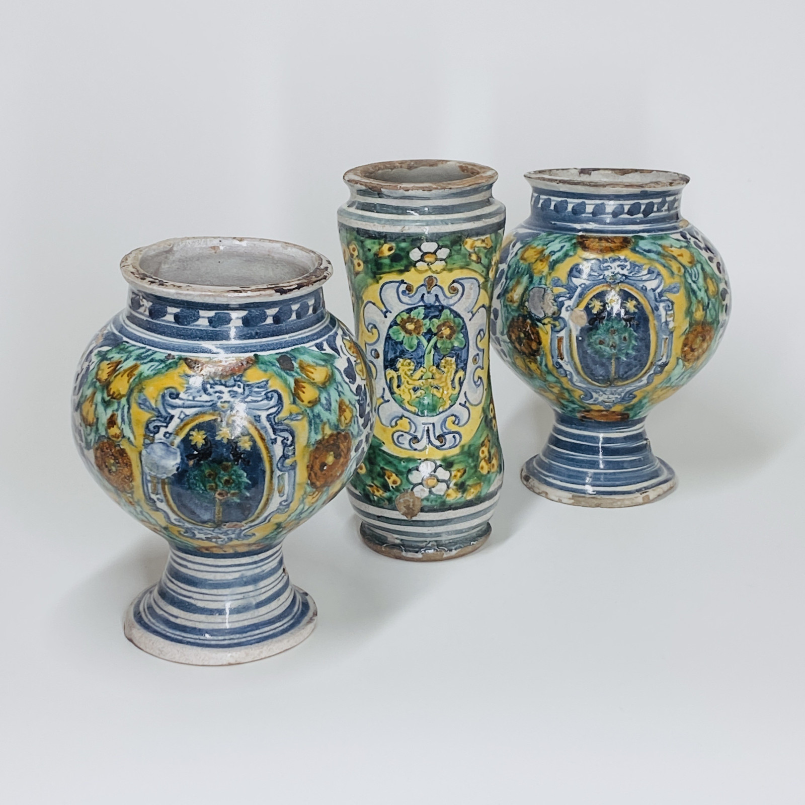 Trapani (Sicily) - Pair of majolica apothecary vases - Sixtheenth century