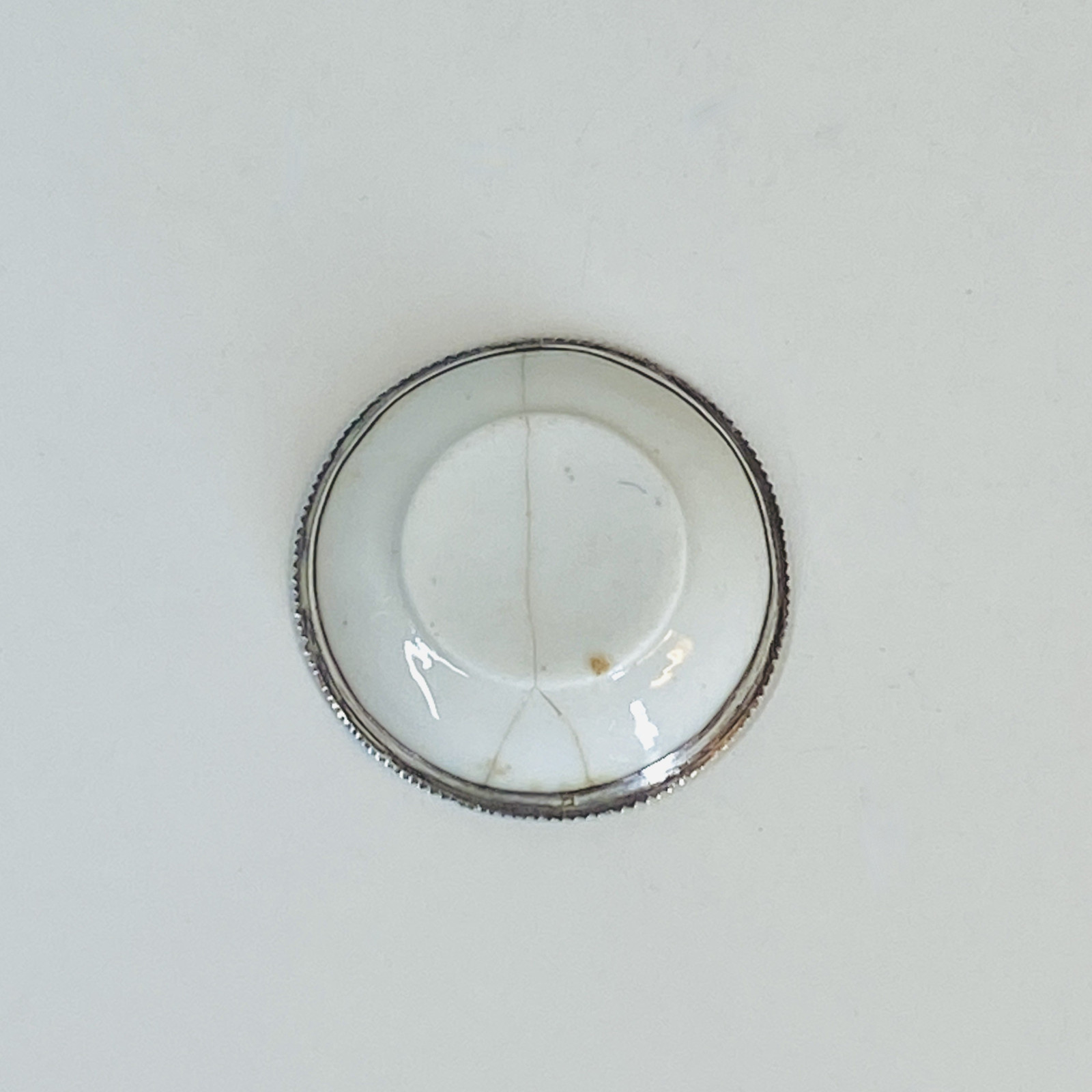 Rare écuelle miniature en porcelaine de Saint-Cloud - Début du XVIIIe siècle