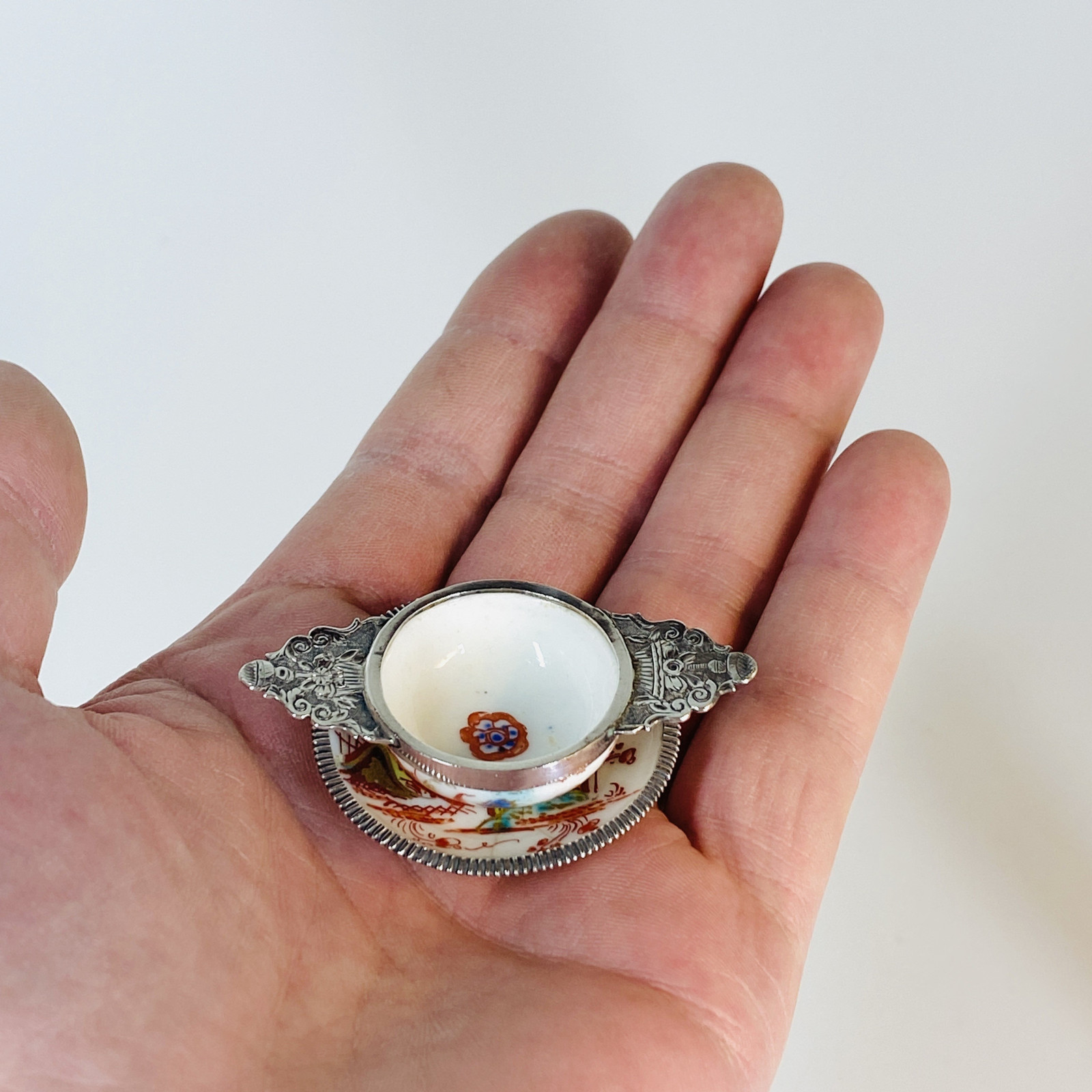 Rare écuelle miniature en porcelaine de Saint-Cloud - Début du XVIIIe siècle