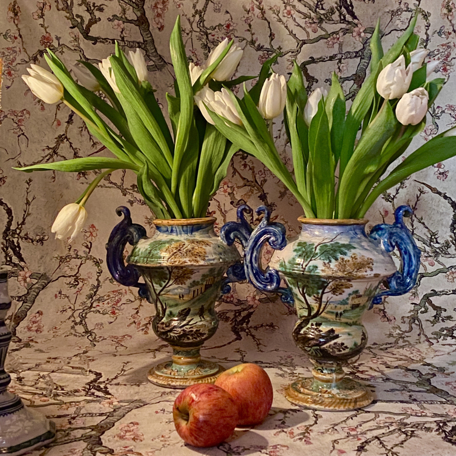 Paire de vase en faïence de Naples - Début du XVIIIe siècle