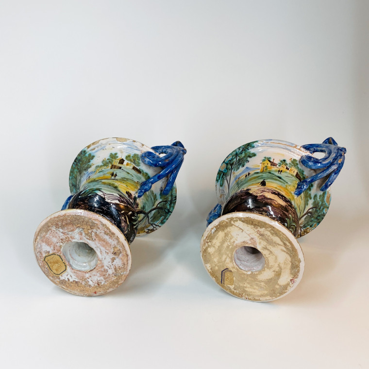 Paire de vase en faïence de Naples - Début du XVIIIe siècle