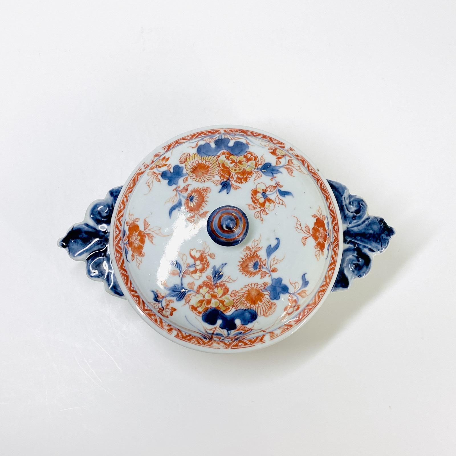 Deux écuelles en porcelaine de Chine décorées dans la palette Imari - Début du XVIIIe siècle