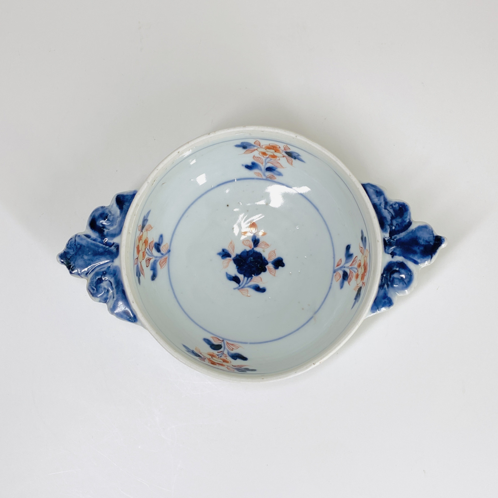 Deux écuelles en porcelaine de Chine décorées dans la palette Imari - Début du XVIIIe siècle