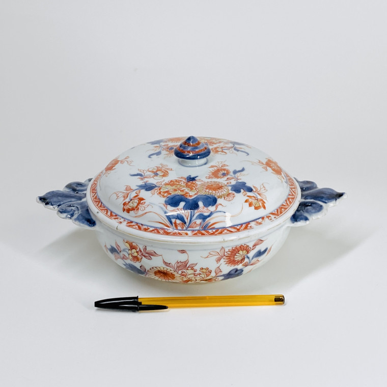 Deux écuelles en porcelaine de Chine décorées dans la palette Imari - Début du XVIIIe siècle