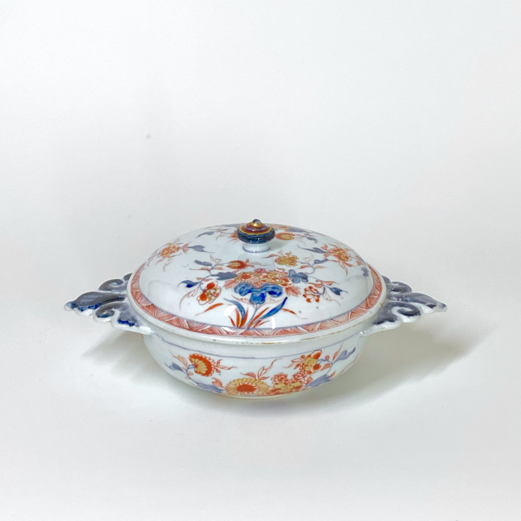 Deux écuelles en porcelaine de Chine décorées dans la palette Imari - Début du XVIIIe siècle
