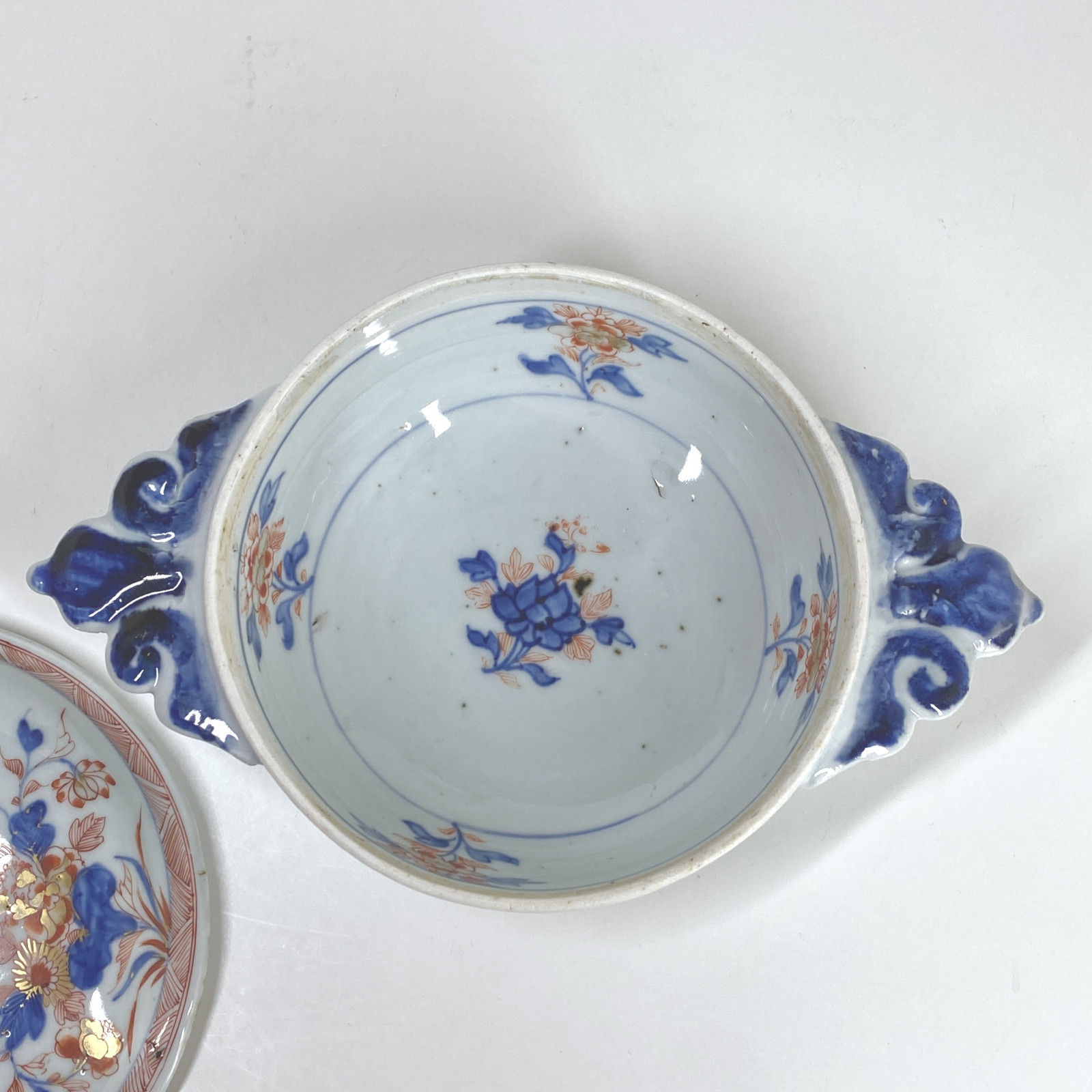 Deux écuelles en porcelaine de Chine décorées dans la palette Imari - Début du XVIIIe siècle