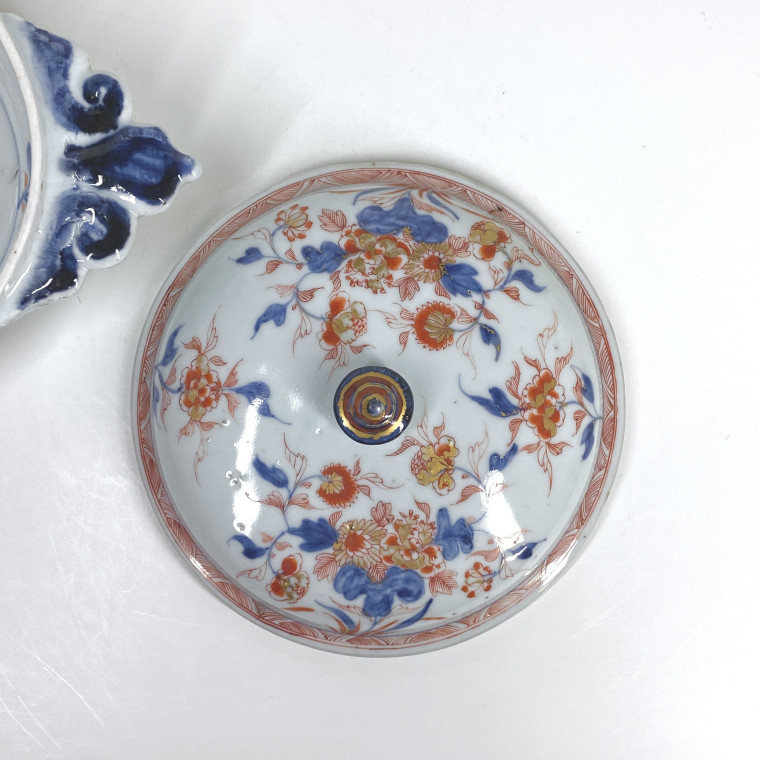 Deux écuelles en porcelaine de Chine décorées dans la palette Imari - Début du XVIIIe siècle