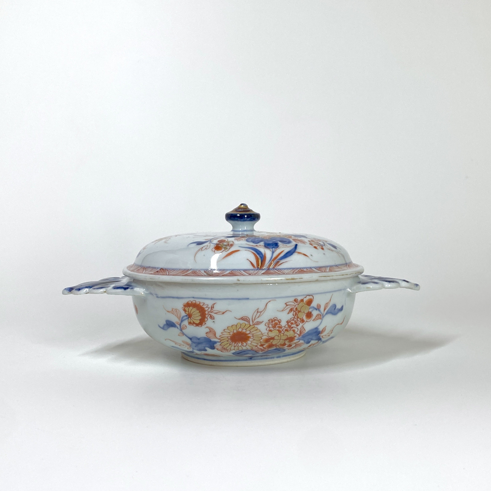 Deux écuelles en porcelaine de Chine décorées dans la palette Imari - Début du XVIIIe siècle