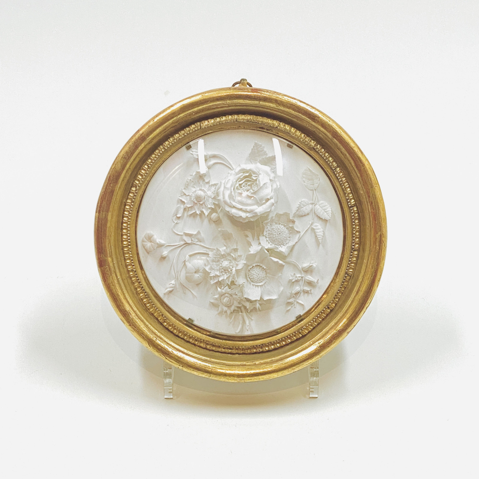 Niderviller biscuit medallion representing a bouquet of flowers - Dated 1819