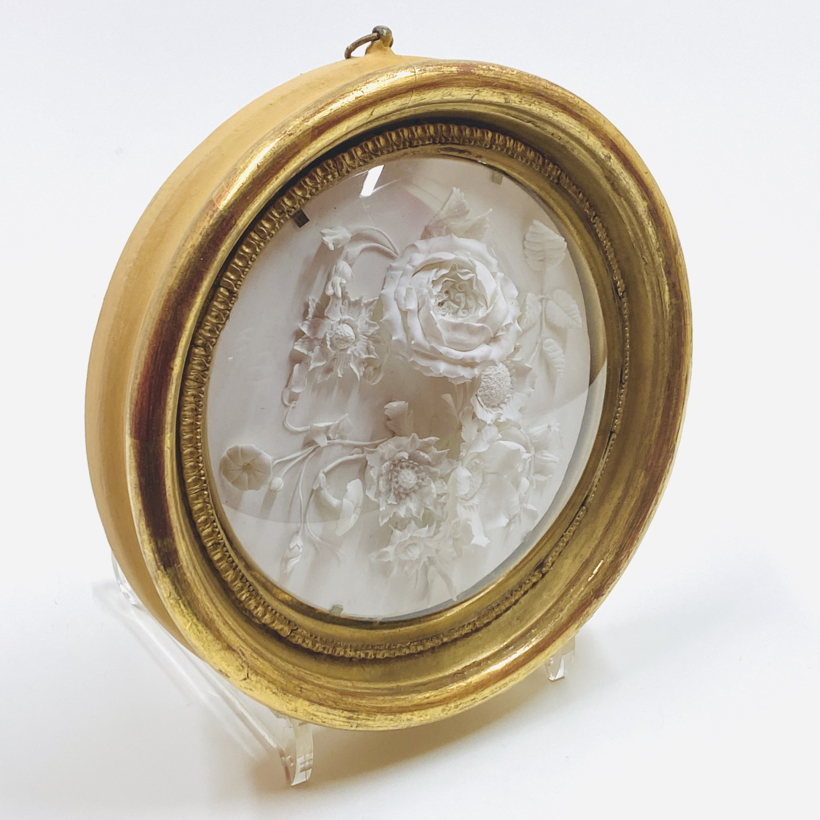 Médaillon en biscuit de Niderviller représentant un bouquet de fleurs - Daté 1818