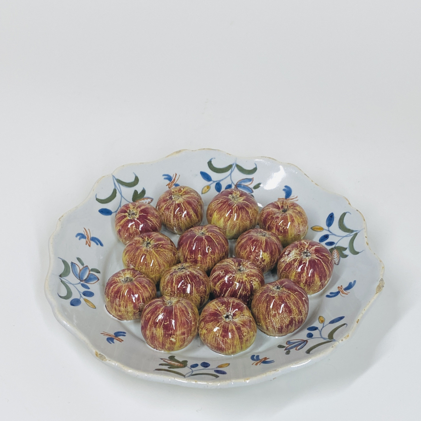 Assiette trompe l'oeil en faïence de Nevers - XVIIIe siècle