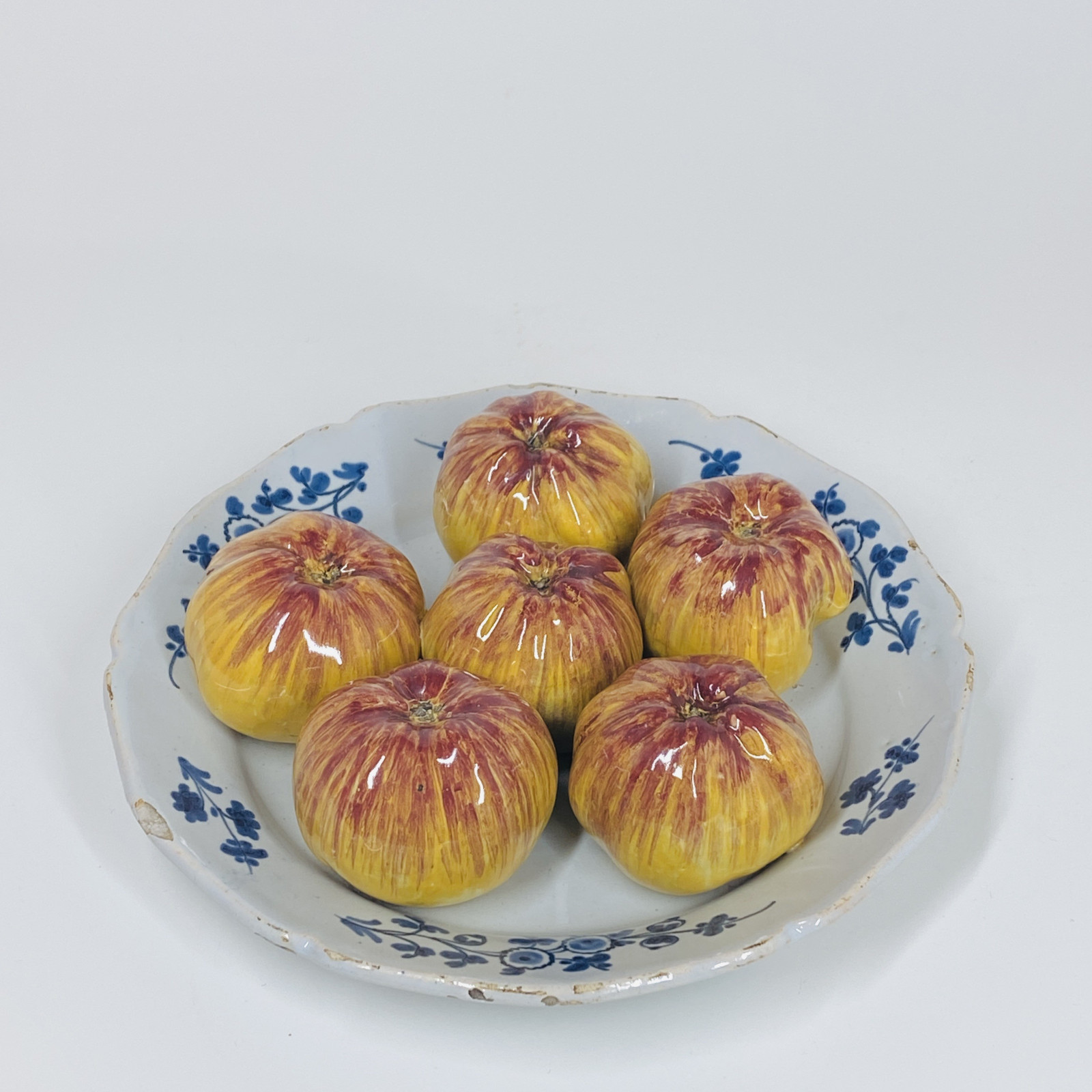 Trompe l'oeil plate in Nevers earthenware - Eighteenth century