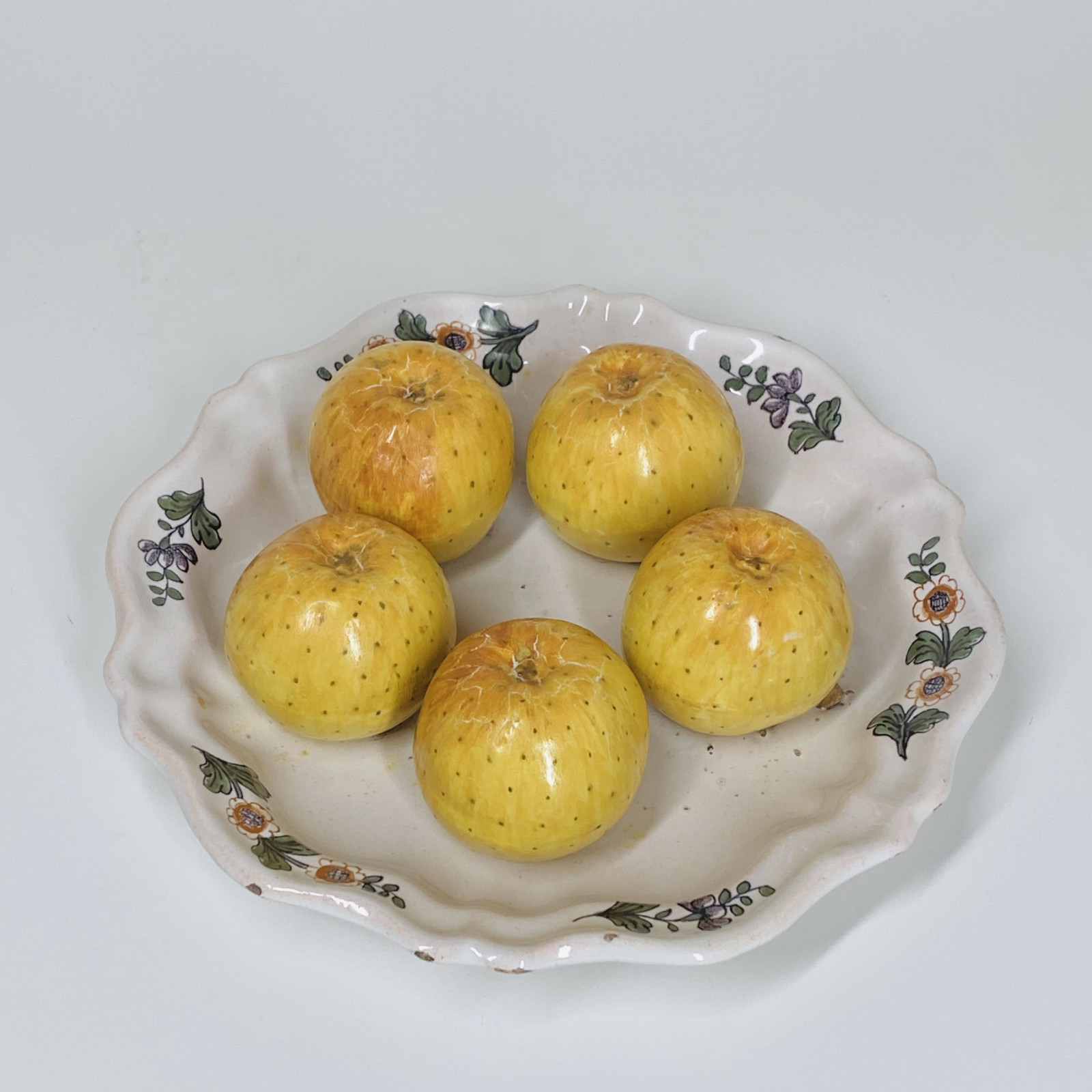 Assiette trompe l'oeil en faïence du sud de le France ou Italie du nord - XVIIIe siècle