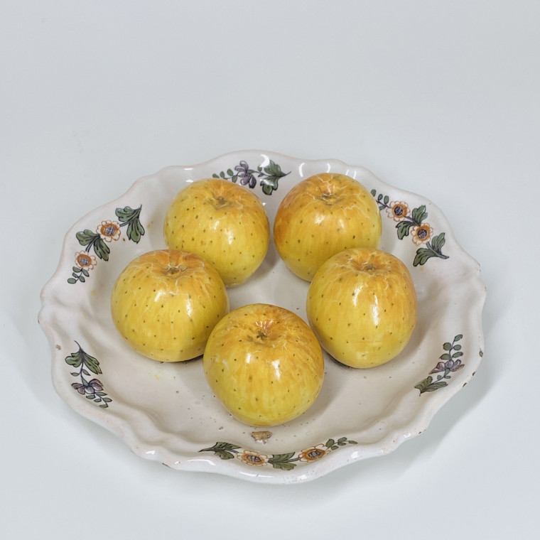 Assiette trompe l'oeil en faïence du sud de le France ou Italie du nord - XVIIIe siècle