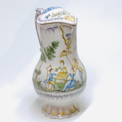 Varages - Rare pitcher decorated with a scene representing "The marriage contract" - Eighteenth century