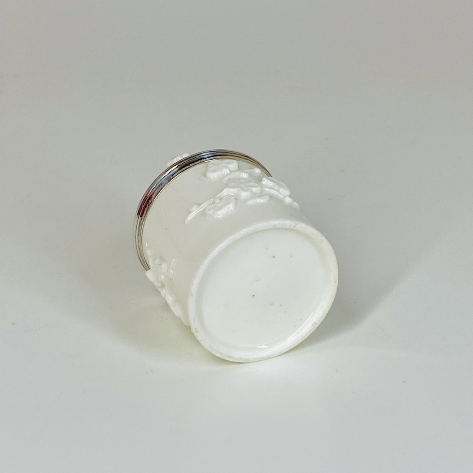 Pot à fard en porcelaine tendre de Saint-Cloud - XVIIIe siècle