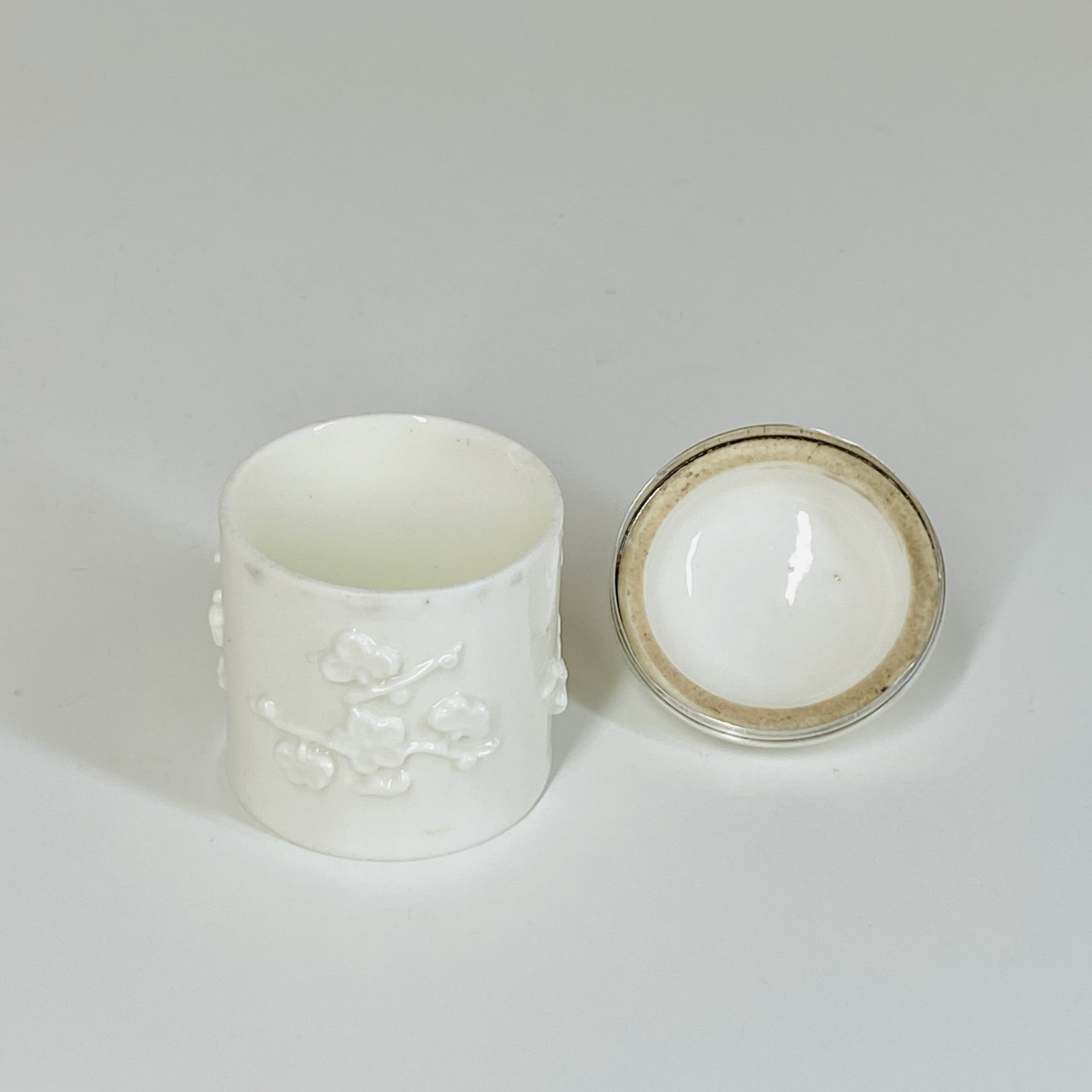 Pot à fard en porcelaine tendre de Saint-Cloud - XVIIIe siècle