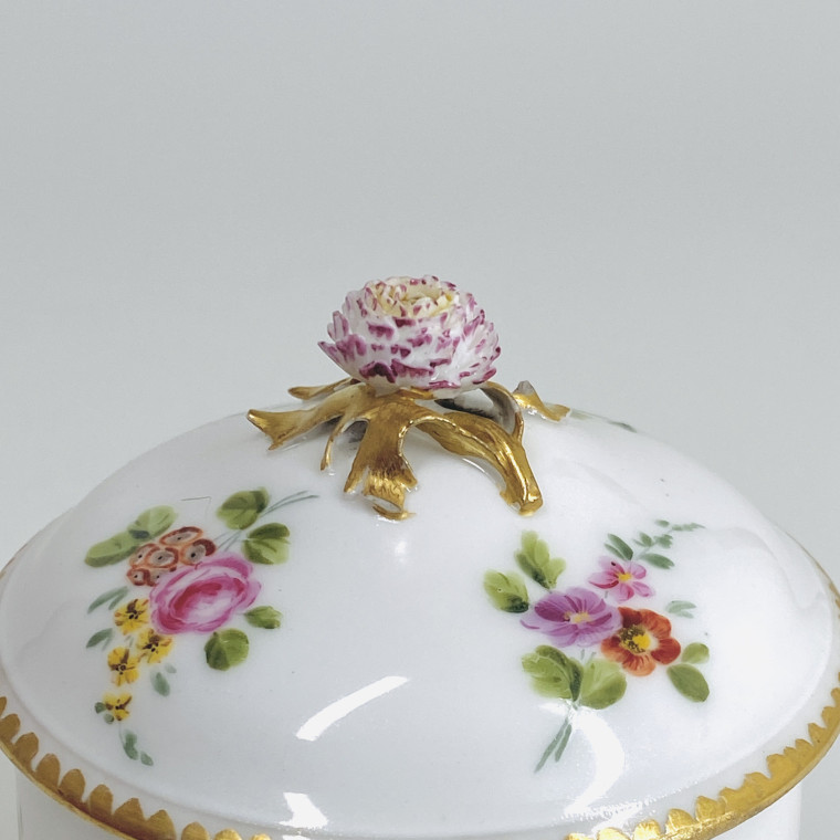 Pot à sucre en porcelaine tendre de Sèvres - XVIIIe siècle