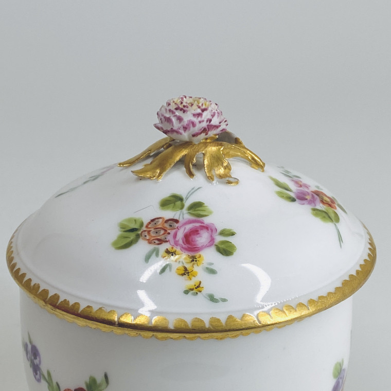 Pot à sucre en porcelaine tendre de Sèvres - XVIIIe siècle
