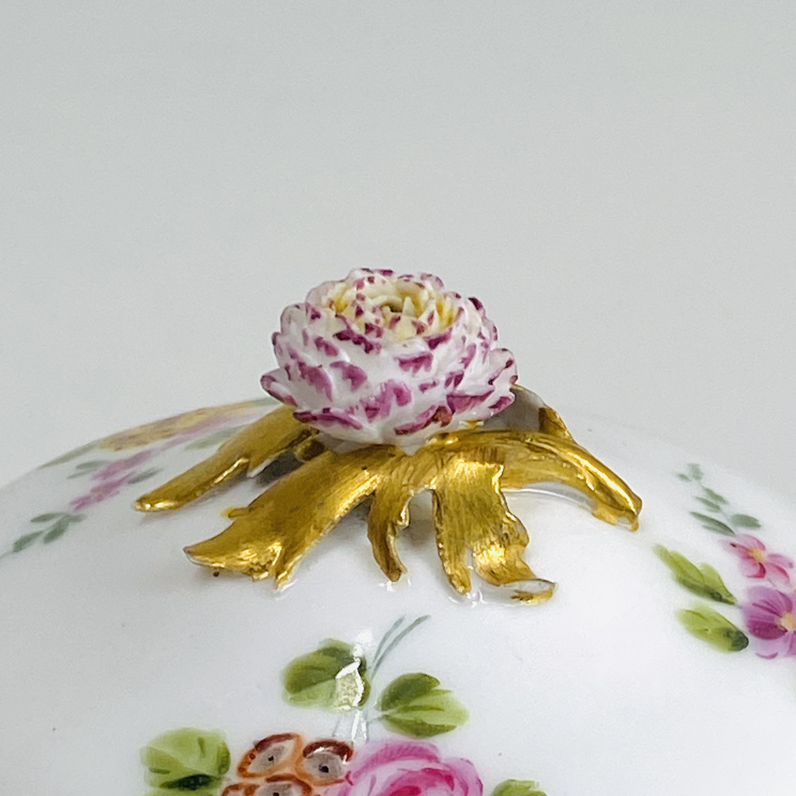 Sèvres soft porcelain sugar pot - Eighteenth century