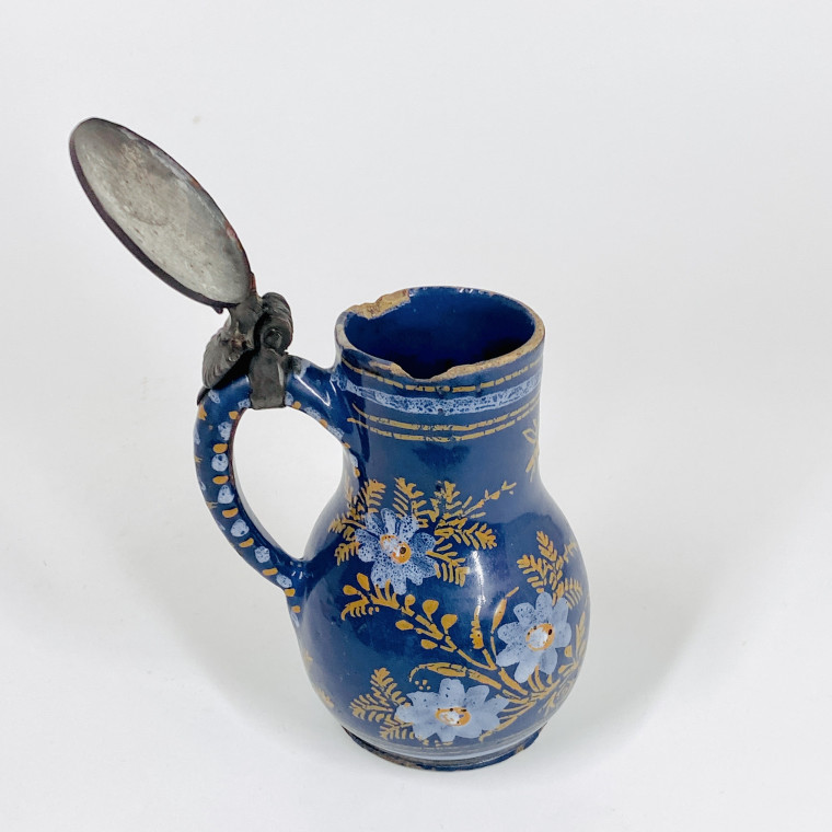 Small Nevers earthenware pitcher with Persian blue background - Seventheenth century