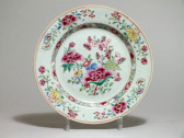 Chine - Assiette en porcelaine de la famille rose - Epoque Qianlong (1736-1796)