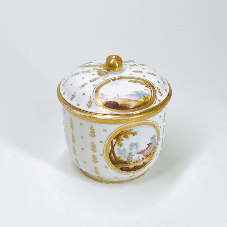 Paris (Rue Amelot) - Pot à sucre à décor de médaillons - XVIIIe siècle