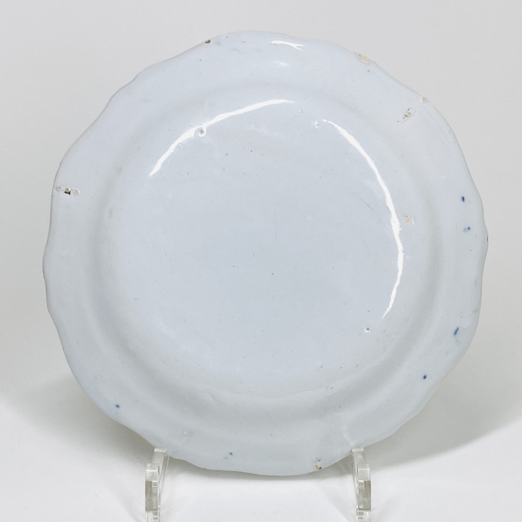 Saint-Omer - Plate with bianco sopra bianco decoration - Eighteenth century