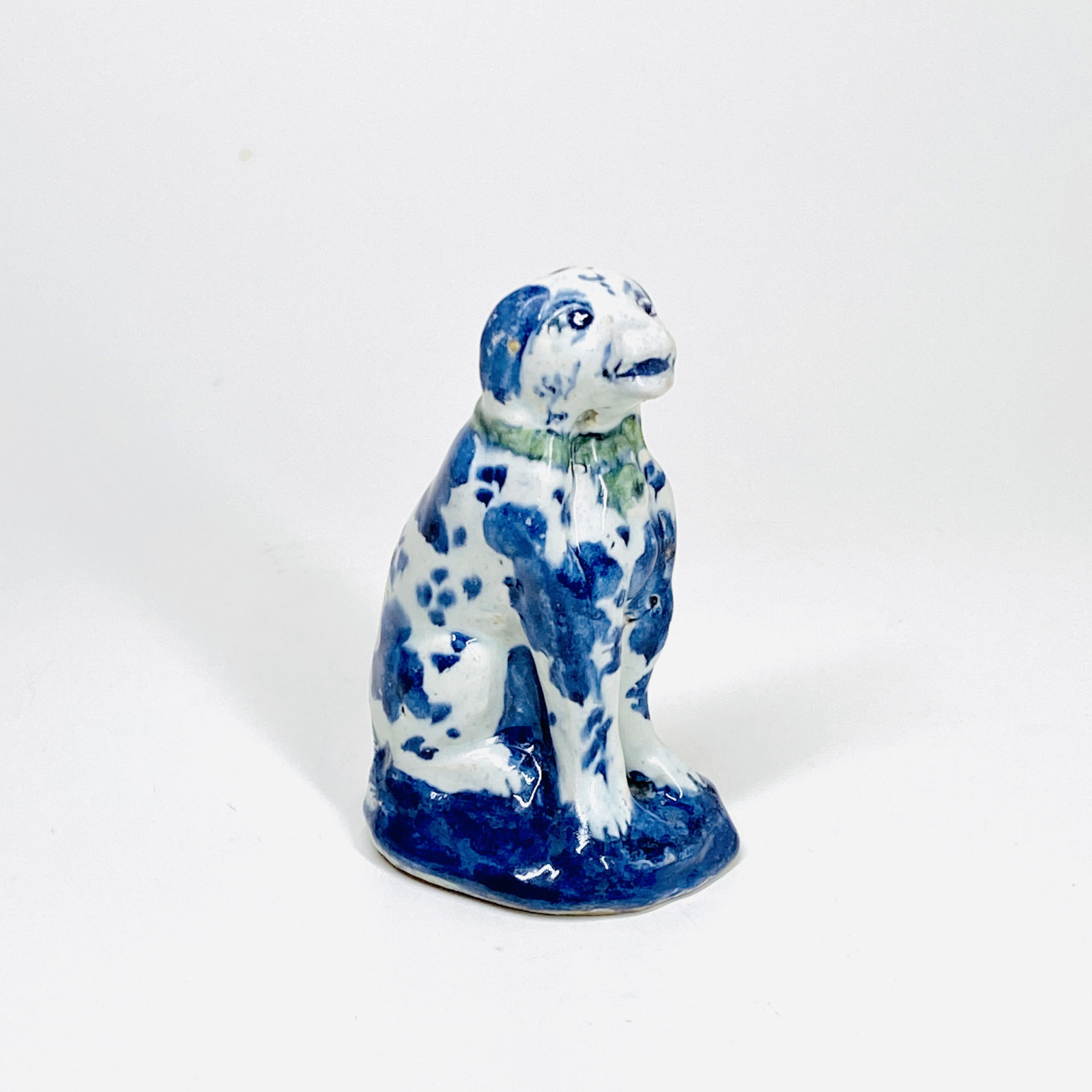 Delft - Statuette depicting a dog - Eighteenth century