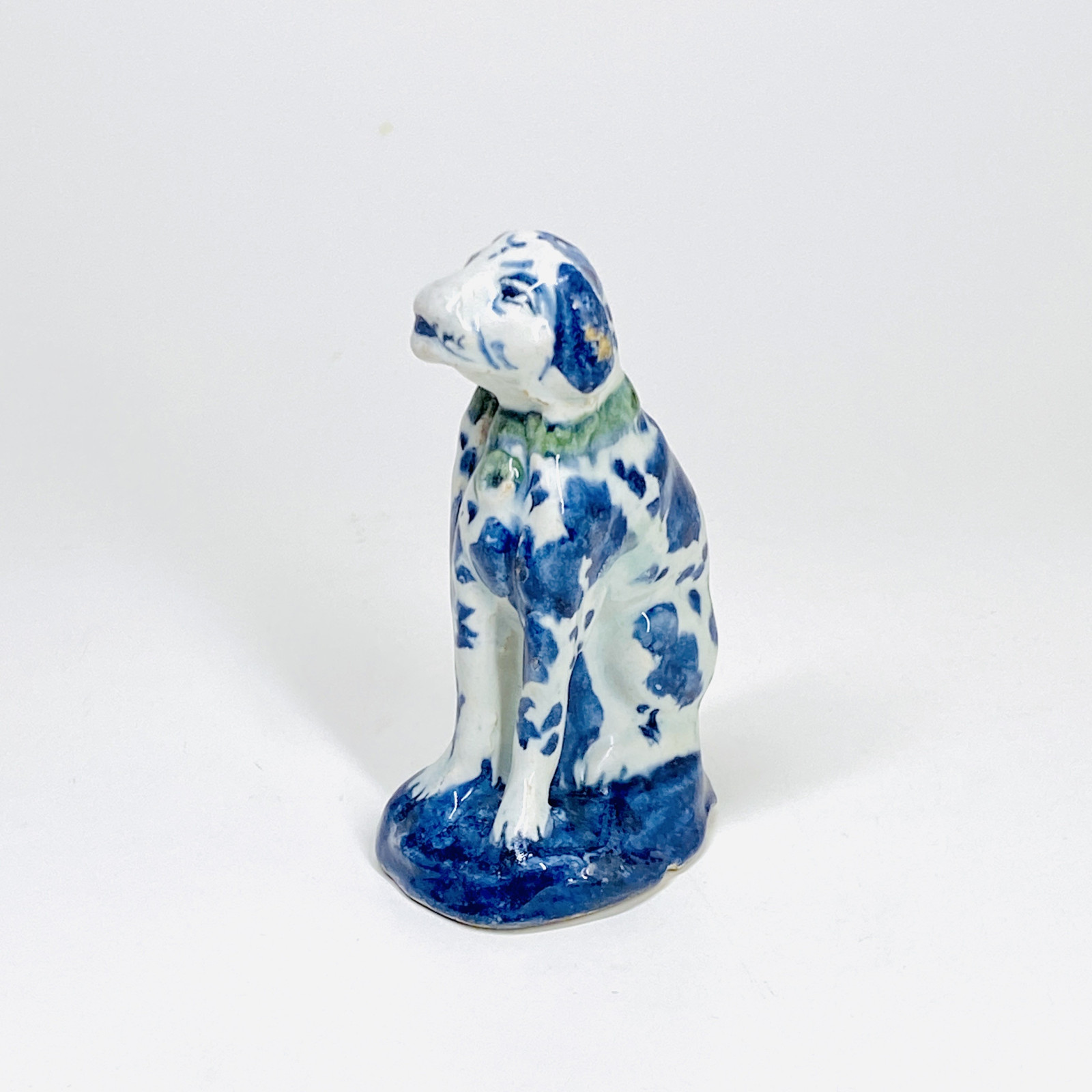 Delft - Statuette depicting a dog - Eighteenth century