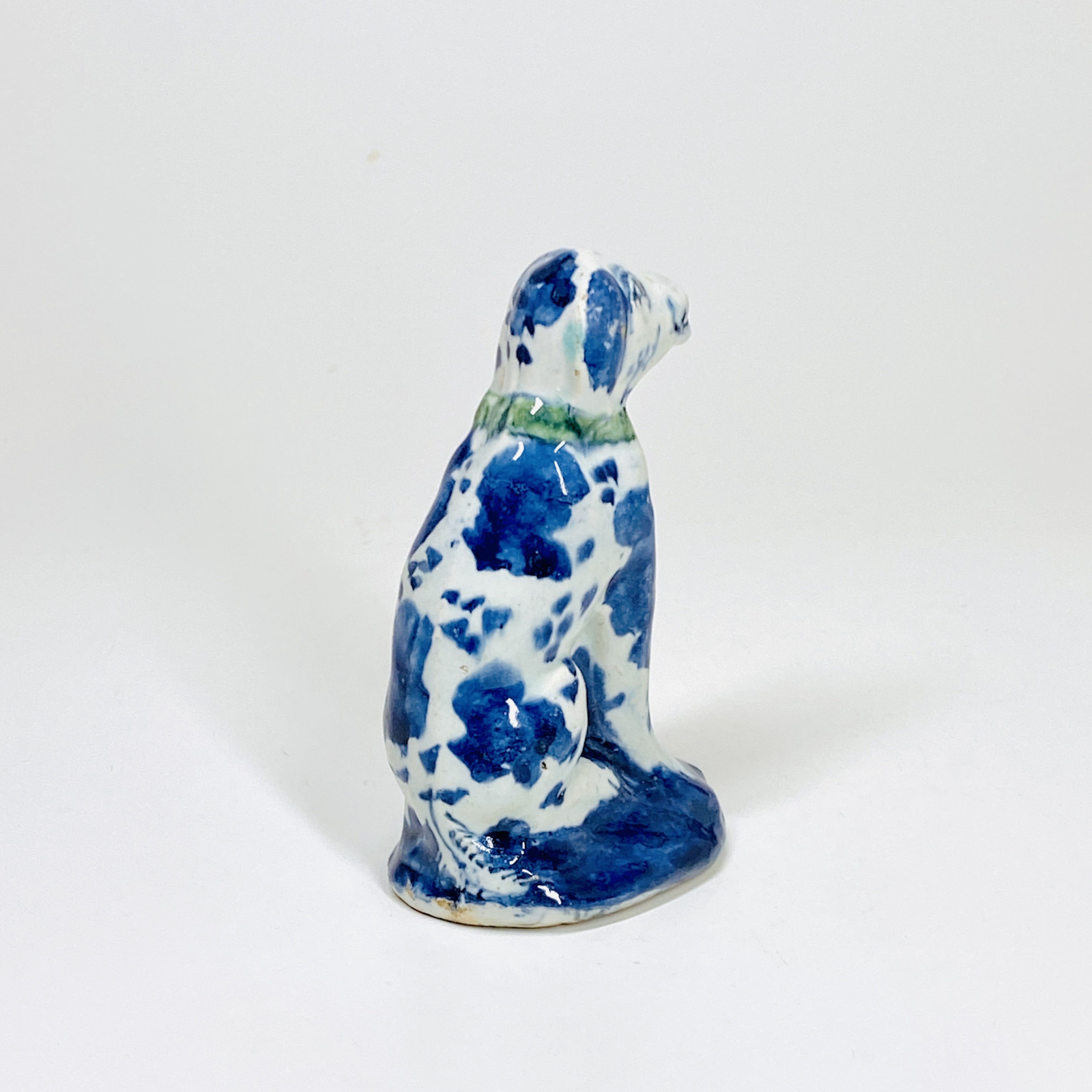 Delft - Statuette depicting a dog - Eighteenth century