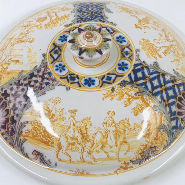 Marseille - Fauchier - Two lids decorated in yellow monochrome - Eighteenth century