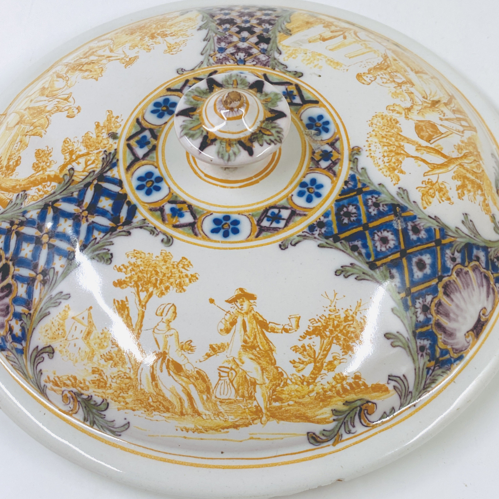 Marseille - Fauchier - Two lids decorated in yellow monochrome - Eighteenth century